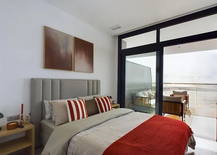 Sunset Cliffs Yellow Apartament